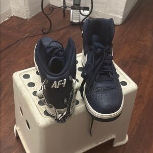 Men  Navy Blue High-Top Sneakers Air Force 1 sz10.5 and perfect condition